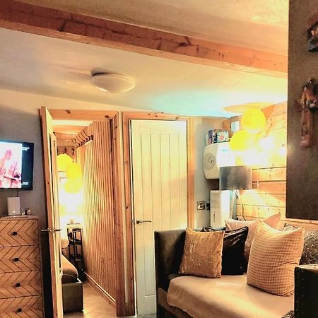 Therapy Lodge Баликасъл Екстериор снимка