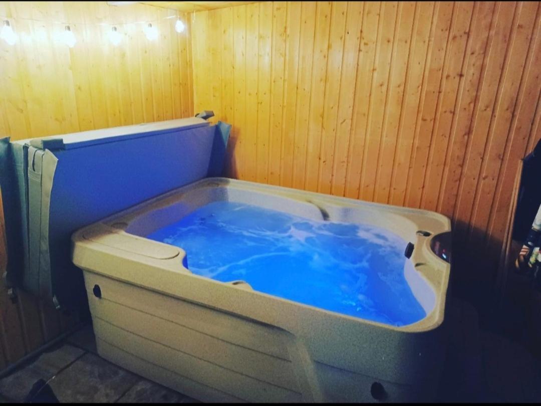Therapy Lodge Баликасъл Екстериор снимка